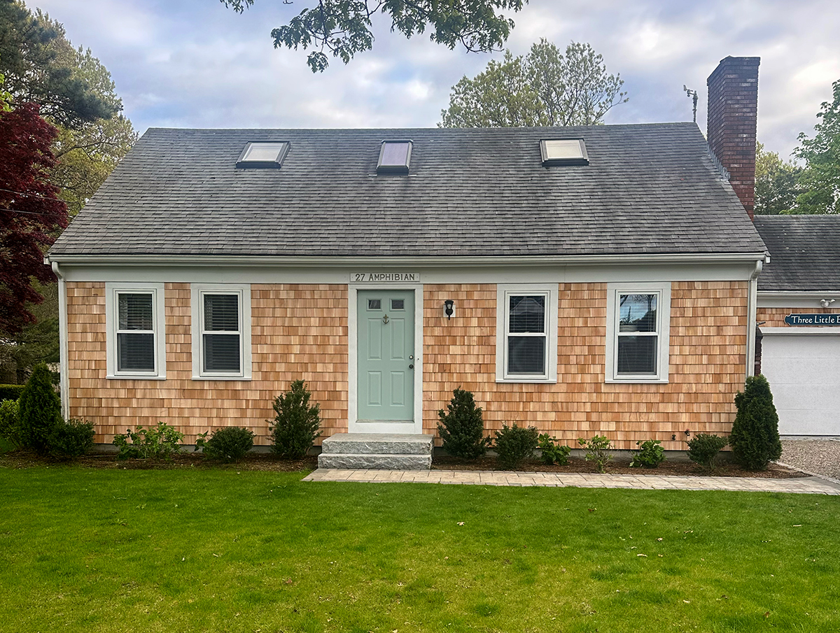 Cedar shake siding installation by Loja Service in Massachusetts